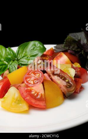 Scheiben von verschiedenen Sorten von Tomaten Stockfoto