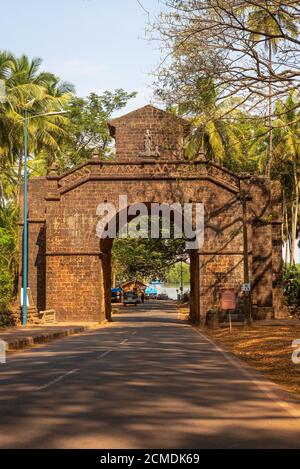 G, INDIEN - 15. Dez 2019: Old Goa, Goa/Indien - 15 2019. Dezember: Der Viceroy's Arch in Old Goa. Stockfoto