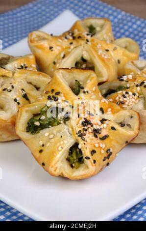 Bun Blätterteig mit Spinat und Ricotta Stockfoto