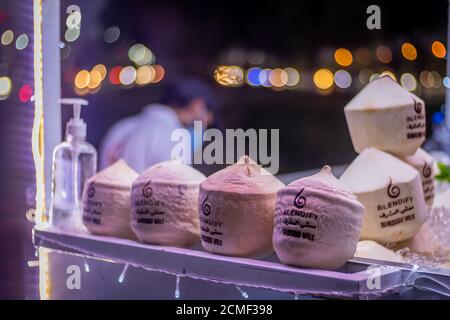Abu Dhabi 17,09,2020. Street Food Caravans in der Hauptstadt der Vereinigten Arabischen Emirate. Stockfoto