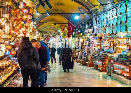 ISTANBUL - MÄRZ 14 2020: Der große Basar ist der berühmteste orientalische überdachte Markt der Welt. Istanbul, Türkei, Istanbul, Türkei Stockfoto