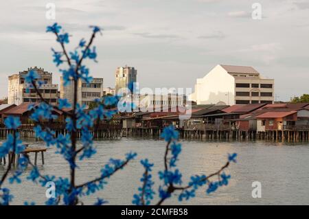 GEORGETOWN, MALAYSIA - MAI 29: Nahaufnahme des chinesischen buddhistischen Tempels Hean Boo Thean Kuanyin in Clan-Anlegestellen. Auf Stelzen gebaut Stockfoto