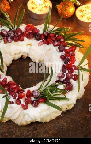 Weihnachtskranz aus Baiser Stockfoto