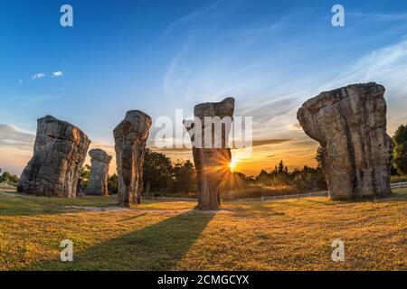 Mor Hin Khao (Thailand Stonehenge) Sonnenaufgang Landschaft, Chaiyaphum, Thailand Stockfoto