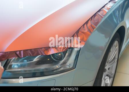 Einfügen von Auto Kohlensäure Kunststoff closeup Stockfoto