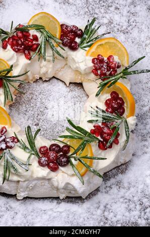 Weihnachtskranz aus Baiser Stockfoto