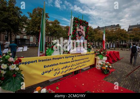 Plein, Den Haag, Niederlande. Mittwoch, 16. September 2020. Der heutige Protest gegen den Plein war nur eine von zahlreichen Demonstrationen, die weltweit abgehalten wurden, um das Leben politischer Gefangener zu retten, die im iranischen Evin Gefängnis festgehalten wurden. Zu Tage Demonstration war, um die Hinrichtung von einem zu bringen, am Morgen des Samstags 12. September 2020. Der 27-jährige Olympiasieger Navid Afkari, ein politischer Gefangener, wurde am frühen Morgen hingerichtet, trotz einer weltweiten Kampagne, die den Iran aufforderte, seine Hinrichtung zu widerrufen. Kredit: Charles M Vella/Alamy Live Nachrichten Stockfoto