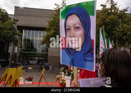 Plein, Den Haag, Niederlande. Mittwoch, 16. September 2020. Der heutige Protest gegen den Plein war nur eine von zahlreichen Demonstrationen, die weltweit abgehalten wurden, um das Leben politischer Gefangener zu retten, die im iranischen Evin Gefängnis festgehalten wurden. Zu Tage Demonstration war, um die Hinrichtung von einem zu bringen, am Morgen des Samstags 12. September 2020. Der 27-jährige Olympiasieger Navid Afkari, ein politischer Gefangener, wurde am frühen Morgen hingerichtet, trotz einer weltweiten Kampagne, die den Iran aufforderte, seine Hinrichtung zu widerrufen. Kredit: Charles M Vella/Alamy Live Nachrichten Stockfoto