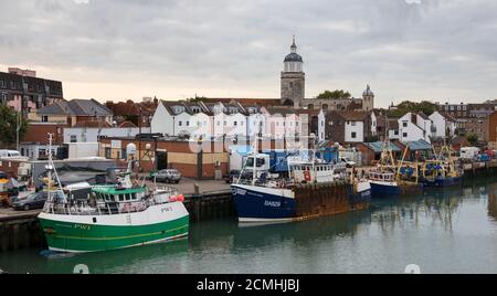 Fischerboote im Fischerhafen im hafen von portsmouth hampshire Stockfoto