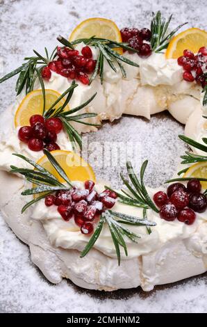 Weihnachtskranz aus Baiser Stockfoto