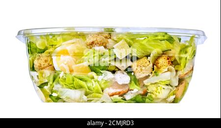 Caesar Salat in einem Studio-Setting, isoliert auf weiß. Stockfoto