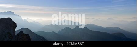 Blick über die Julischen Alpen von 2500m Blick von Mangrt in Slowenien nach Italien, Triglav Nationalpark, Gorenjska, Slowenien, Europa Stockfoto