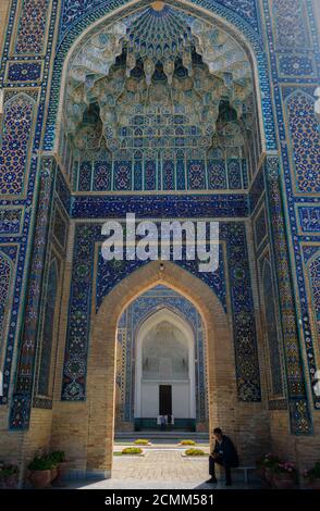 Eingangsportal von Gur-e-Amir, das Mausoleum von Timur in Samarkand, Usbekistan Stockfoto