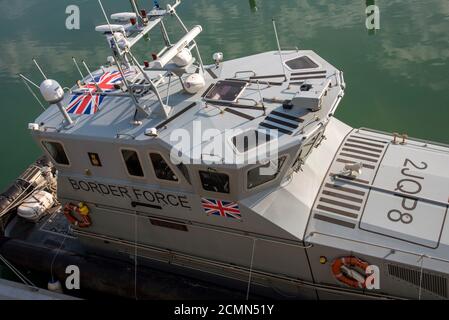 Dover, Kent, England, Großbritannien. 2020. HMC Eagle ein Küstenpatrouillenschiff der Border Force an der neuen Anlegestelle im Hafen von Dover. Stockfoto