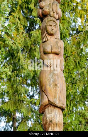 Detail, False Creek Totem Skulptur von Eric Neighbor, Sutcliffe Park, Granville Island, Vancouver, British Columbia, Kanada Stockfoto