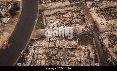 Luftaufnahme von Almeda Wildfire Aftermath im Süden von Oregon zeigt Straße und Grundstück. Feuer zerstört viele Strukturen und Mobilheime. Stockfoto