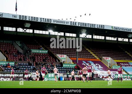 Eine allgemeine Ansicht der Spieler in Aktion während der Carabao Cup zweiten Runde Spiel in Turf Moor, Burnley. Stockfoto