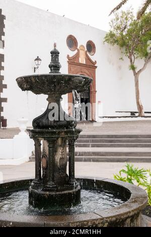 Blick auf Brunnen in Villa de Teguise, Lanzarote, kanarische Inseln, spanien Stockfoto