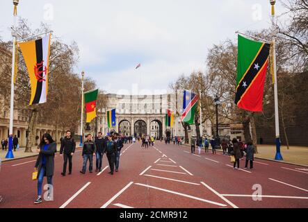 The Mall, London, 2018 - Commonwealth Flaggen an der Mall in London für ein Treffen zwischen den Regierungschefs des Commonwealth, um glo zu diskutieren Stockfoto