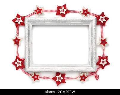 Weihnachtskomposition. Bilderrahmen, weihnachtsdekorationen auf weißem Hintergrund. Flach liegend, Draufsicht, Kopierbereich Stockfoto
