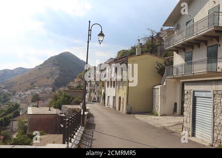 Letino, Italien - 17. September 2020 - EIN Blick auf die kleine Stadt in der Gegend von Casertano Stockfoto