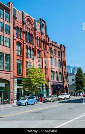 Szene von der 1st Avenue in der Nähe der Battery Street in Belltown, Seattle, Washington. Beinhaltet das Belltown Bistro, jetzt das Belltown Pub. Stockfoto