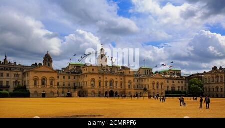 Horse Guards Parade in Whitehall beherbergt ein Museum und ist Wo jedes Jahr das Trooping der Farbe stattfindet Stockfoto