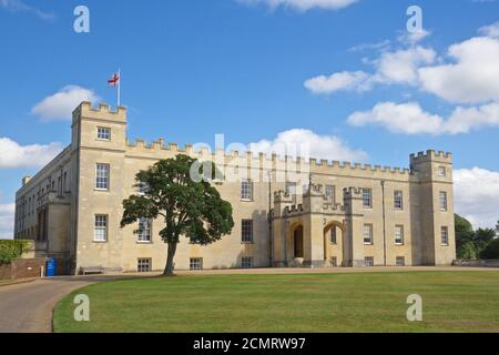 Das Syon House ist im Sommer für die Öffentlichkeit zugänglich und befindet sich im Syon Park, London, Großbritannien Stockfoto