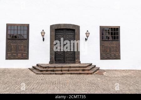 Bild eines typischen alten Hauses in der Stadt Teguise auf der Insel Lanzarote, Kanarische Inseln, Spanien Stockfoto