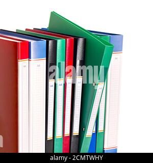 Office-Dokument-Ordner in einer Reihe isoliert auf weißem Hintergrund Stockfoto