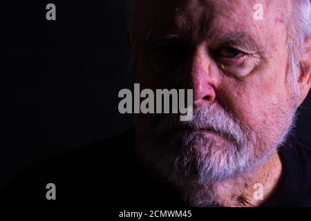 Abstract Von Senior Man With One Light System Stockfoto