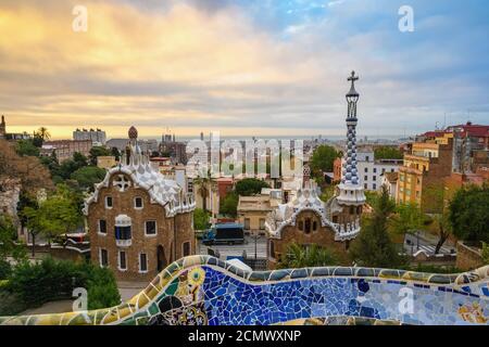 Barcelona Spanien, sunrise city Skyline am Park Güell Stockfoto