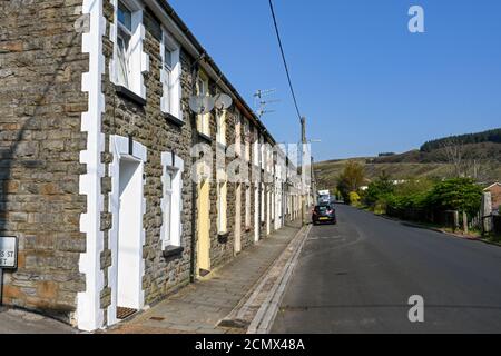 Ferndale, Rhondda Valley, Wales - September 2020: Traditionelle Reihenhäuser im Rhondda Valley. Das Gebiet wurde auf der 16 S örtlich gesperrt Stockfoto