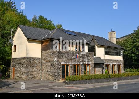 Ferndale, Rhondda Valley, Wales - September 2020: Außenansicht des Clubhauses des Ferndale Rugby Football Club. Stockfoto