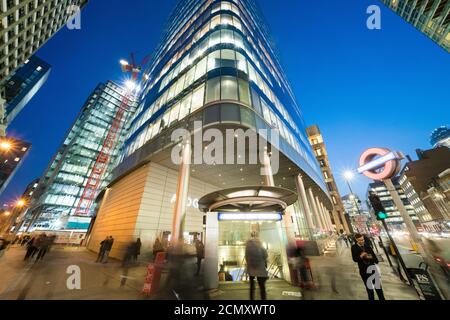 Eingang zur U-Bahnstation Aldgate East Stockfoto