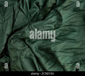 Grüner Satin-Textilstoff, Stück Stoff zum Nähen von Vorhängen und Dingen Stockfoto