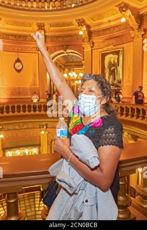 Lansing, Michigan - Aktivisten Kundgebung in der Michigan State Capitol Gebäude, fordern, dass der Gesetzgeber erlauben undokumentierten Immigranten Fahrer zu bekommen Stockfoto