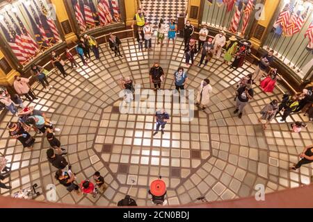 Lansing, Michigan - Aktivisten Kundgebung in der Michigan State Capitol Gebäude, fordern, dass der Gesetzgeber erlauben undokumentierten Immigranten Fahrer zu bekommen Stockfoto