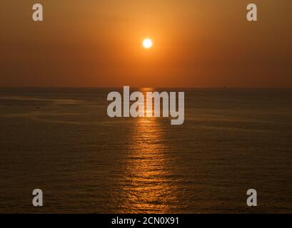 Schöner Sonnenuntergang im Mittelmeer. Beirut, Libanon, Naher Osten Stockfoto