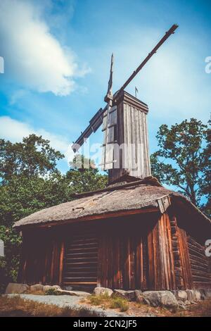 Alte traditionelle Windmühle in Stockholm, Schweden Stockfoto