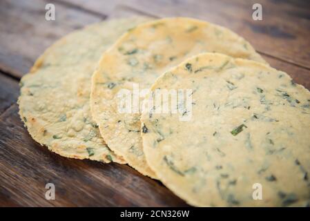 Mexikanische traditionelle handgemachte Tortillas. Kürzlich handgefertigt Stockfoto