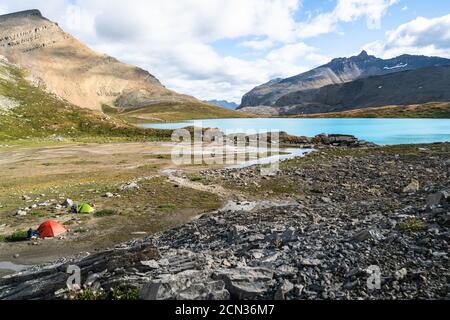 Camping in der kanadischen Alpine in Michelle Lakes Backcountry Gegend Stockfoto