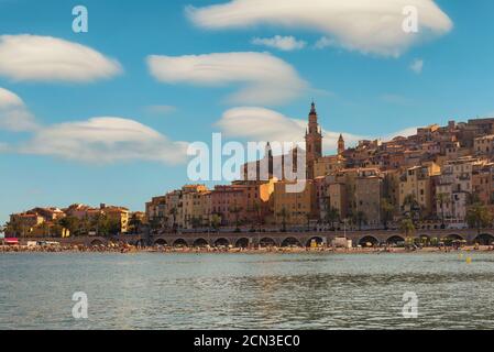 Menton France, Skyline der Stadt am Strand von Menton Stockfoto