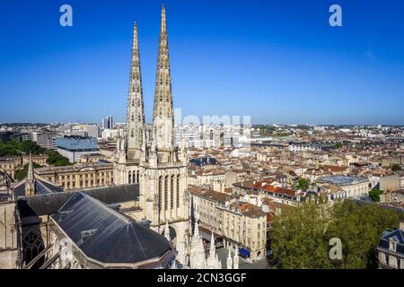 Stadt Bordeaux und Kathedrale Saint-Andre Luftaufnahme, Frankreich Stockfoto