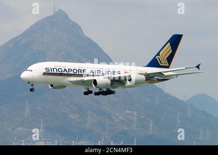 Singapore Airlines Flugzeug Airbus A380 Landung auf Hong Kong Chep Lap Kok Flughafen. Stockfoto