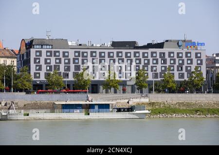 Hotel Park Inn an der Donau, Bratislava Stockfoto