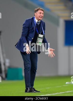 Doha, Katar. September 2020. Pakhtakors Cheftrainer Shota Arveladze reagiert während des AFC Champions League-Fußballmatches der Gruppe B 2020 zwischen Pakhtakor aus Usbekistan und Al Hilal SFC aus Saudi-Arabien in Doha, der Hauptstadt von Katar, 17. September 2020. Quelle: Nikku/Xinhua/Alamy Live News Stockfoto