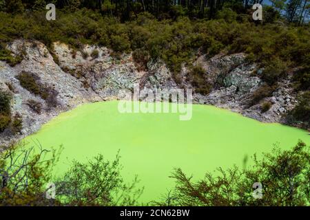 Devil's Bath Geothermie Teich in der Waiotapu Region von New Seeland Stockfoto