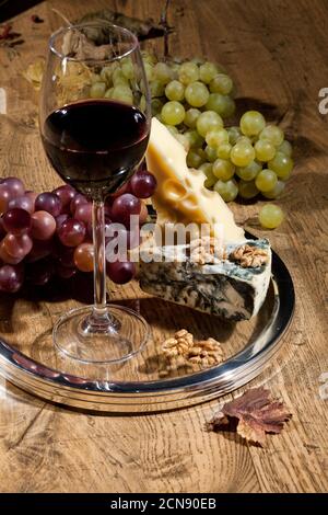 Wein und Trauben Stockfoto