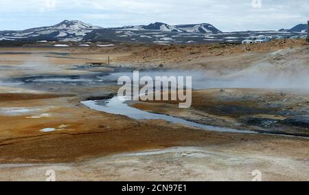 Fantastisches geothermisches Tal Hverir in Island. Paranormal Alien Anblick auf dem Planeten Erde. Stockfoto